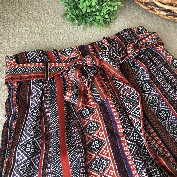 🍃🌺SOLD🌺🍃Aztec Printed Dress Pants🍃 - Picture 6 of 7